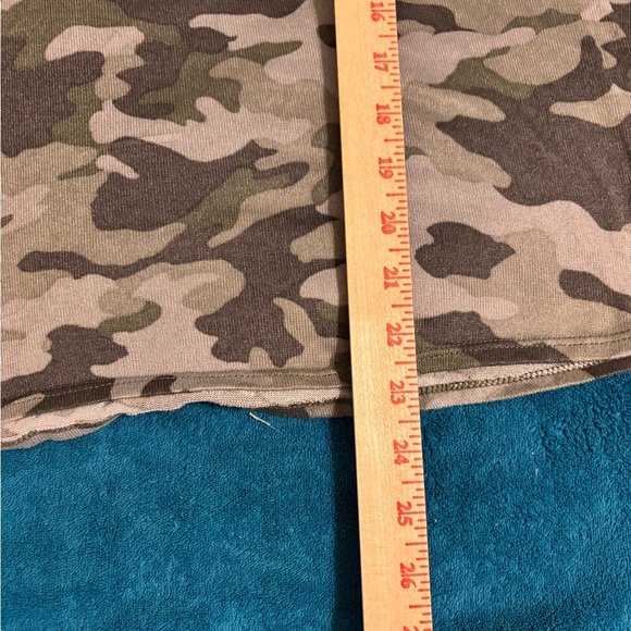 🪖 Lucky Brand Camo Print Soft Knit Tee – Size XL - Picture 4 of 7